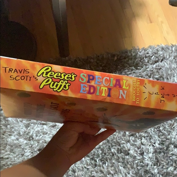 Travis Scott Reese’s puffs - Picture 3 of 4